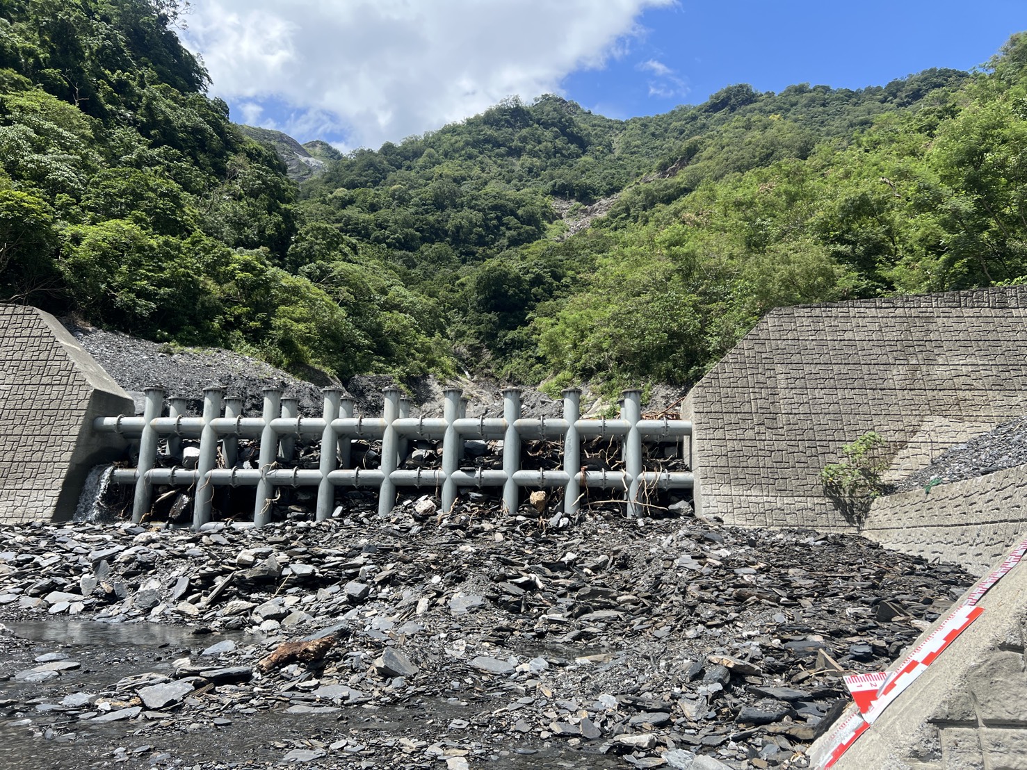 圖片四、屏東縣霧臺鄉大武聯絡道路受丹娜絲颱風災損情形