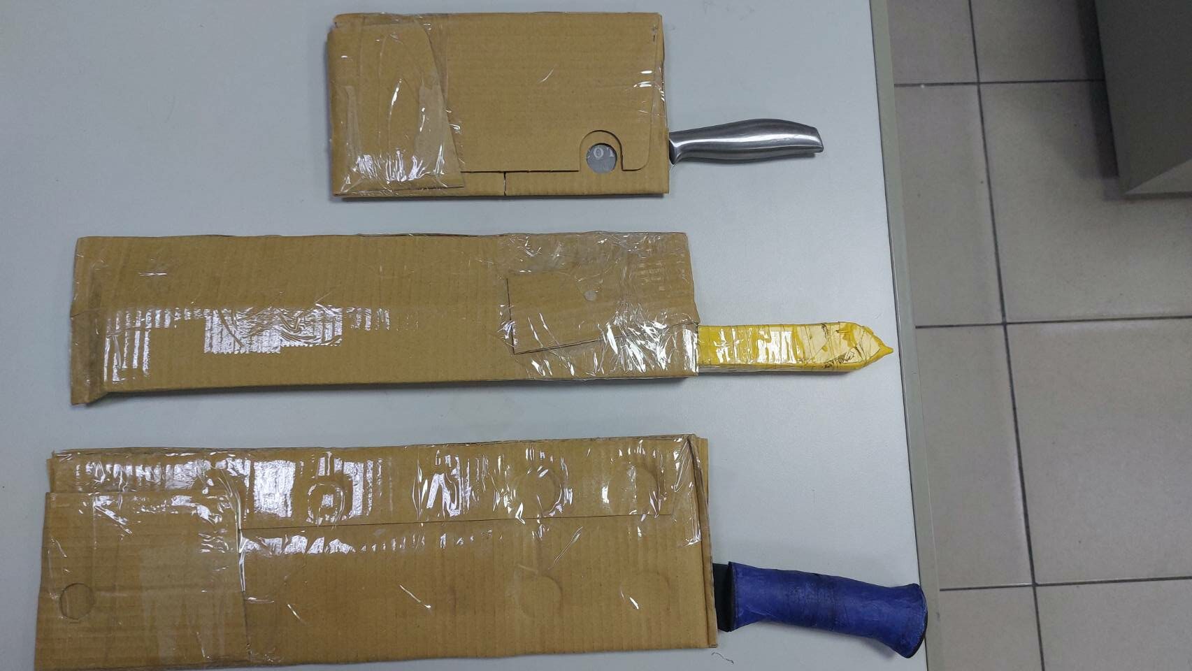 【有片】桃園男持雙刀尋仇 警埋伏拔槍壓制驚險畫面曝 2233173 rotated