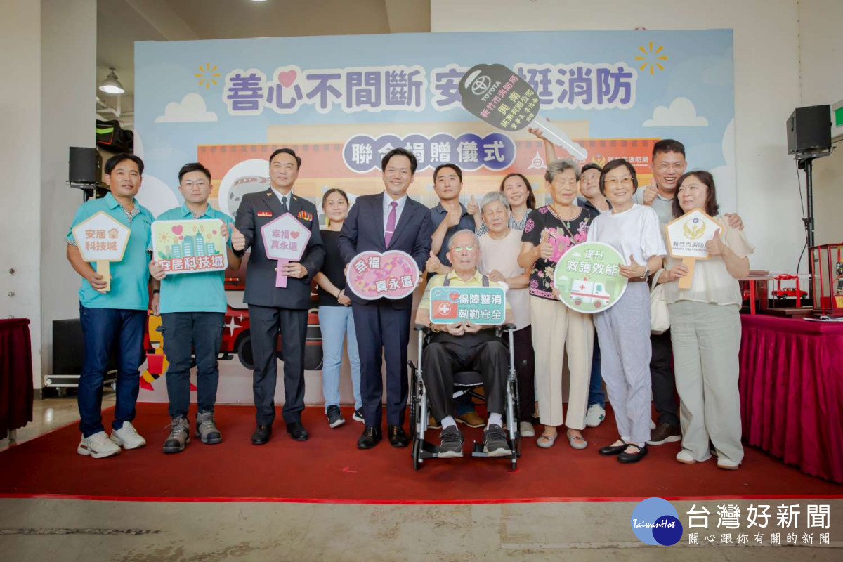 代理市長邱臣遠感謝捐贈的企業人士無私奉獻。
