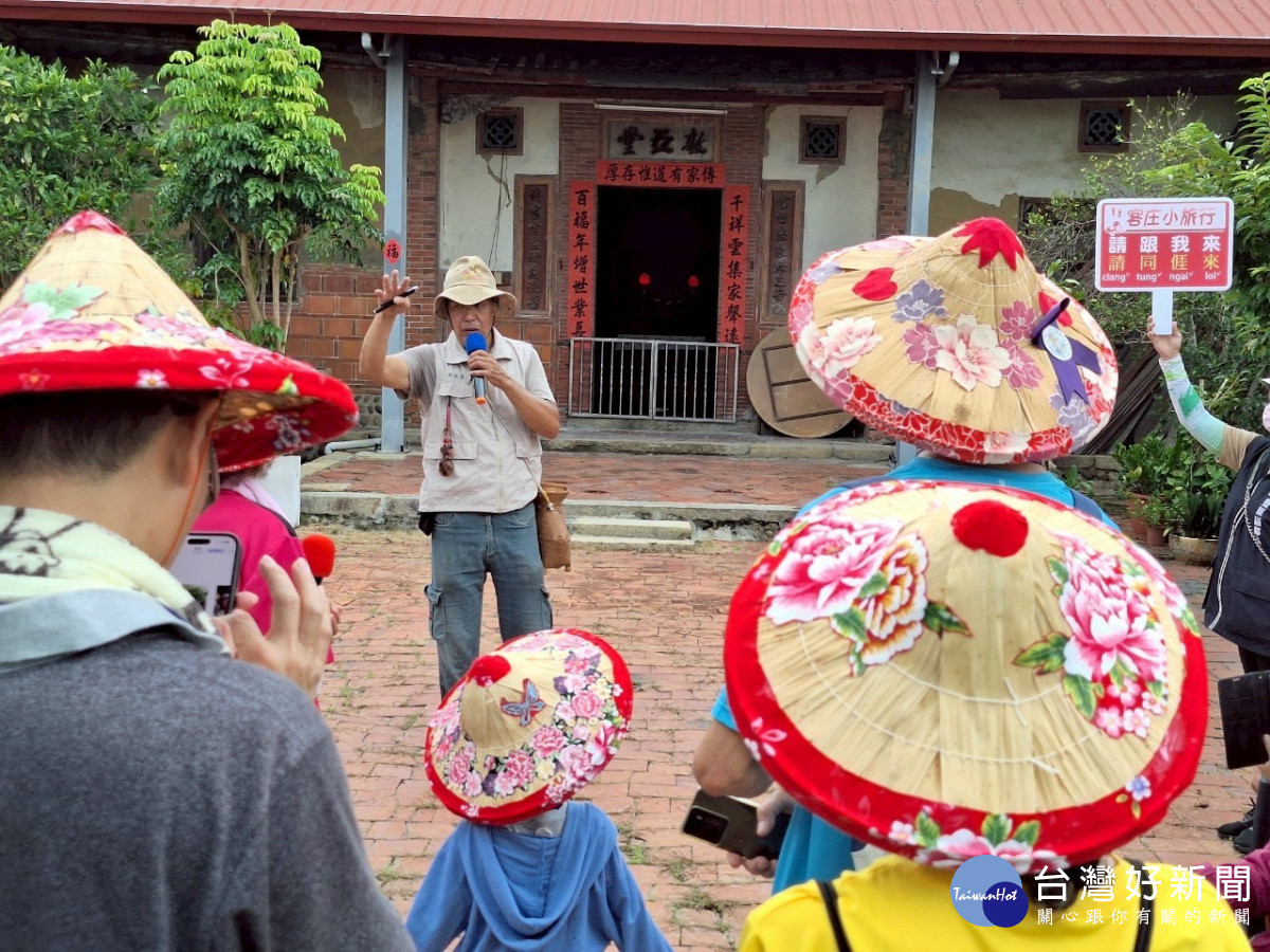 民眾參訪林家敦五堂，導覽老師生動講解客庄歷史與祠堂文化。