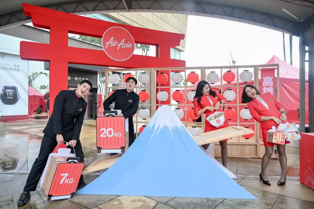 AirAsia 為歡慶高雄正式開航滿10週年,在高雄夢時代戶外時代廣場舉辦「歡慶高雄開航10週年飛行派對」