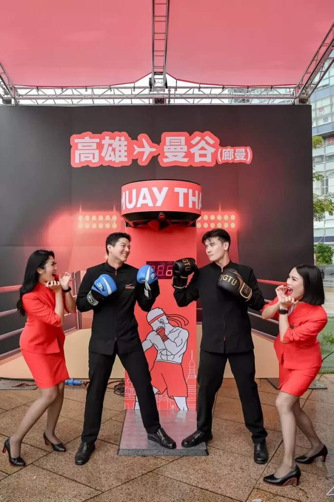 AirAsia 為歡慶高雄正式開航滿10週年,在高雄夢時代戶外時代廣場舉辦「歡慶高雄開航10週年飛行派對」