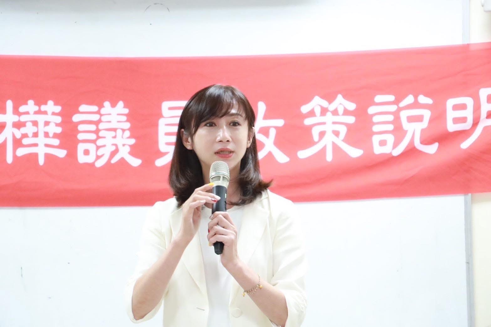 許淑華批藍營辯論會表現輕佻 籲選民投下「同意罷免」 242 許淑華批藍營辯論會表現輕佻 籲選民投下「同意罷免」 241