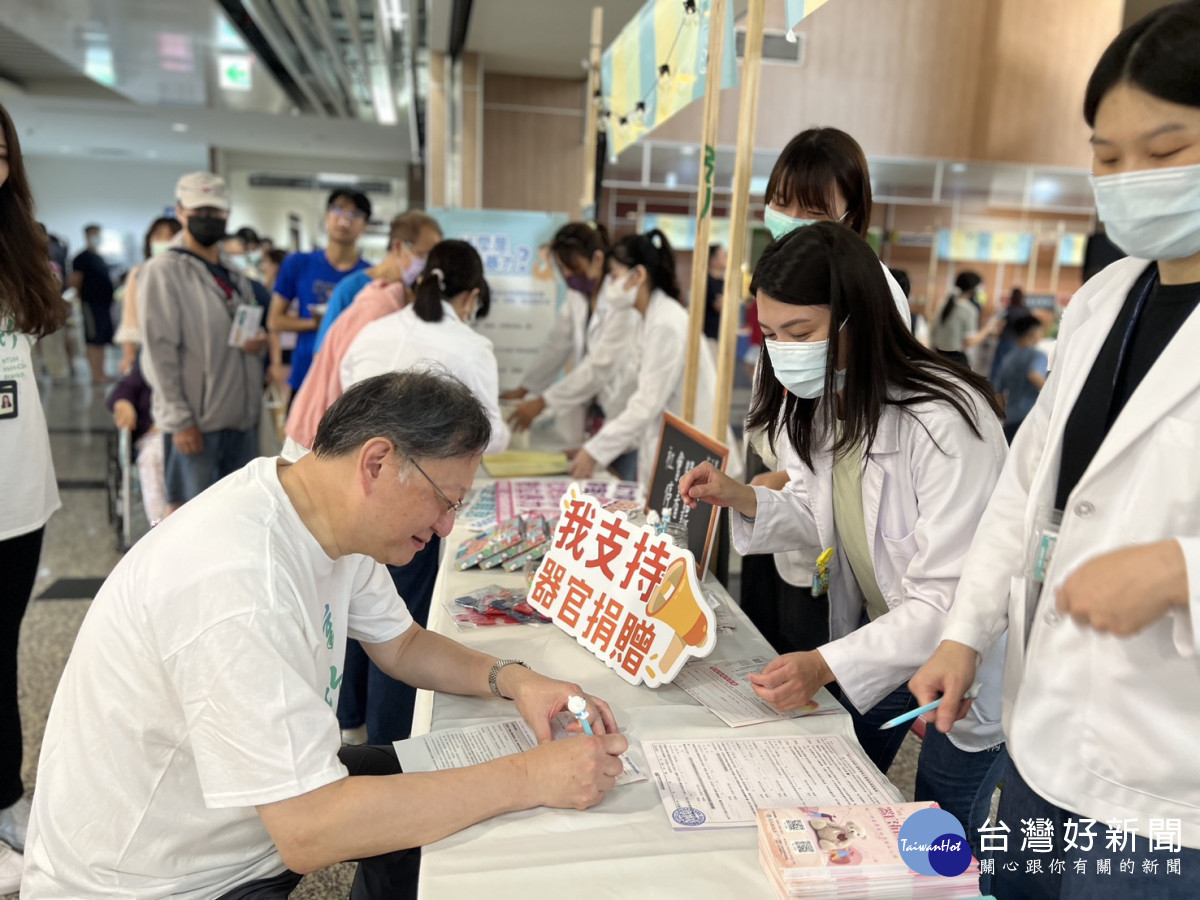 健康宣導全方位！新竹臺大分院「里鄰健康日」設置多元衛教攤位。