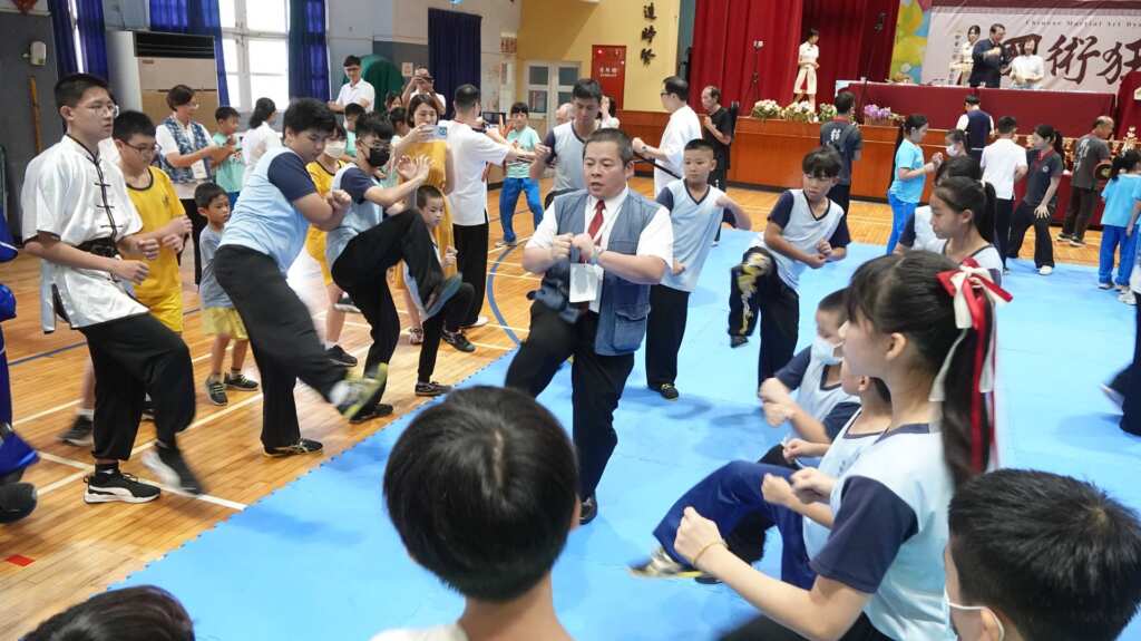 ▲2025第二屆中華兒女英雄會暨彰化縣體育會114年理事長盃國術錦標賽,今日在彰化市南興國小盛大舉行。(記者林明佑攝)
