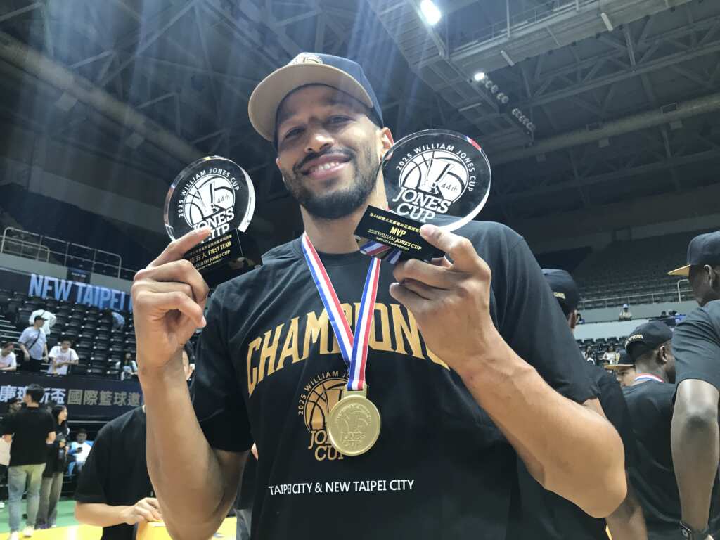 美國NBA球星羅賓森榮獲瓊斯盃MVP。 (潘安彥攝影)