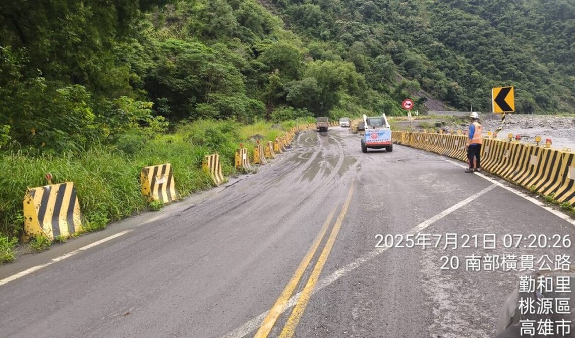 復興路段荖濃溪及路面水位已消退 今日上午7時恢復通行