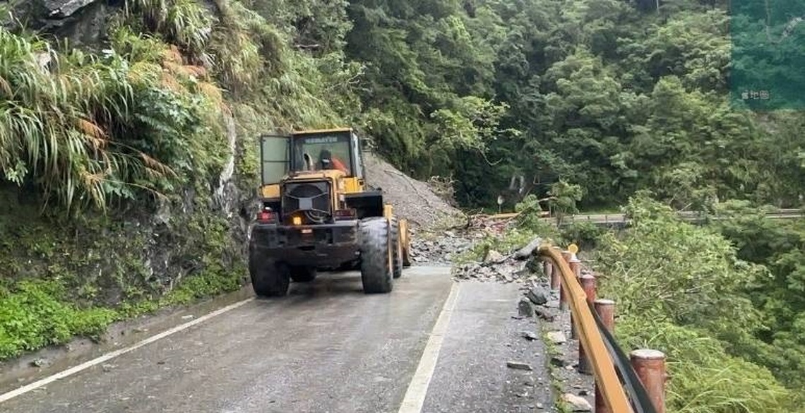 台8線155.8公里處豁然亭附近 土石坍落道路中斷
