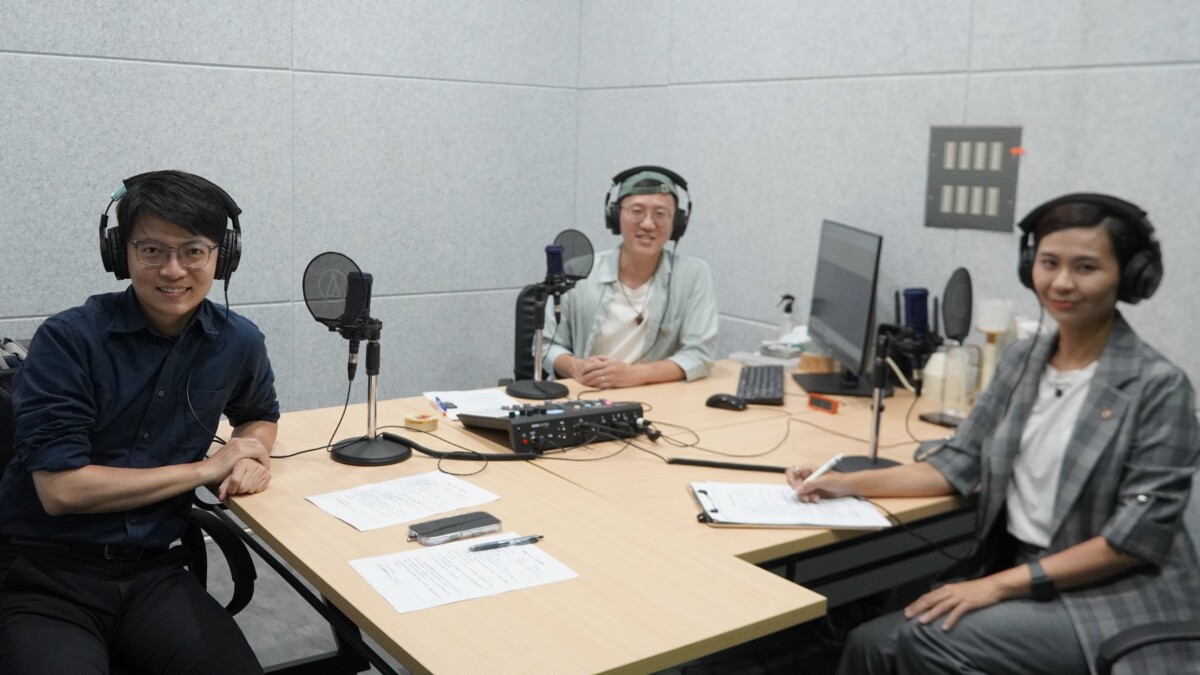 ▲高市青年局長林楷軒(左)受邀錄製 Podcast 節目。(圖/創新聞記者朱星明翻攝)