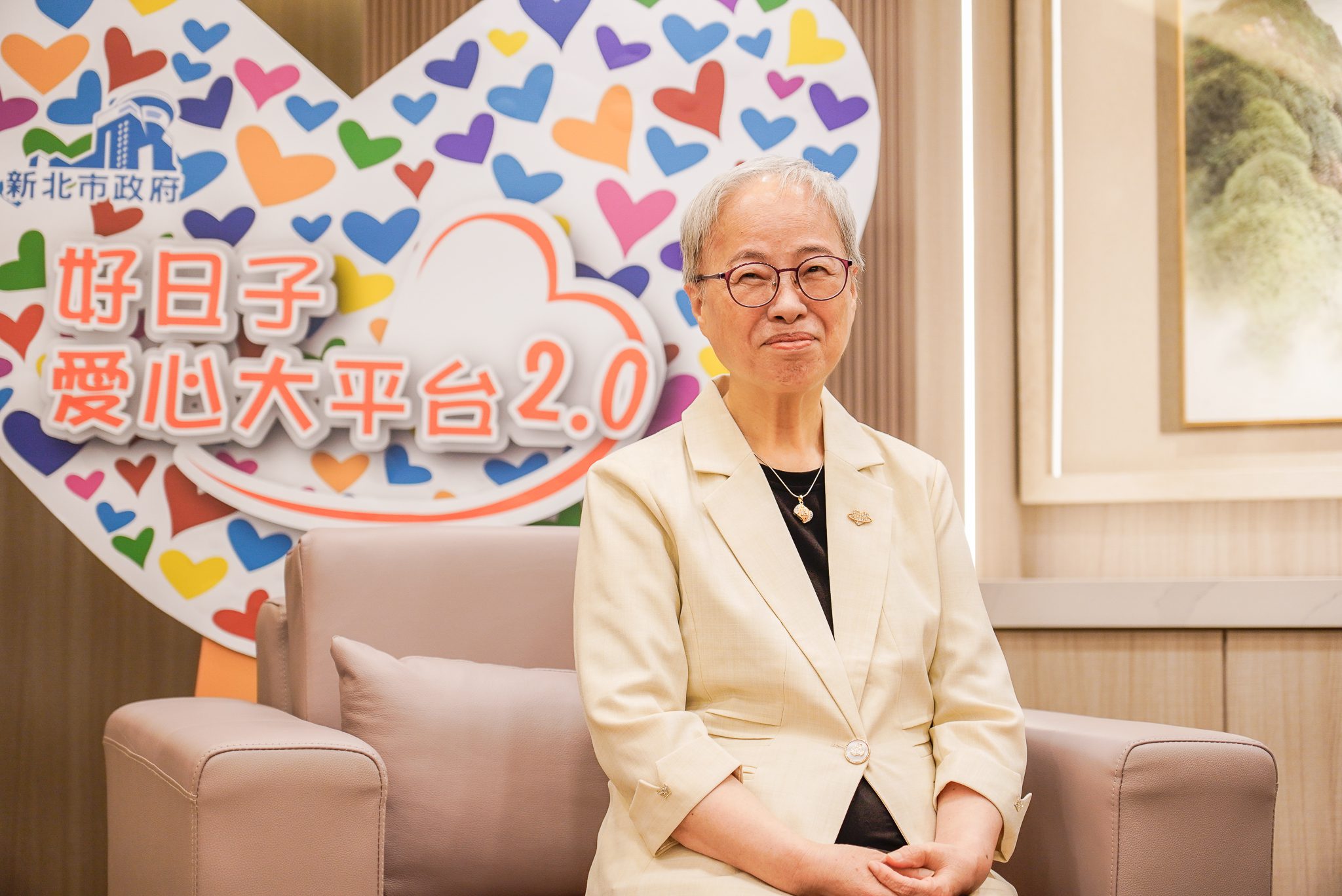 林曾翠霞、鄭玉廷延續摯愛　愛心接力捐社福專車助新北服務網