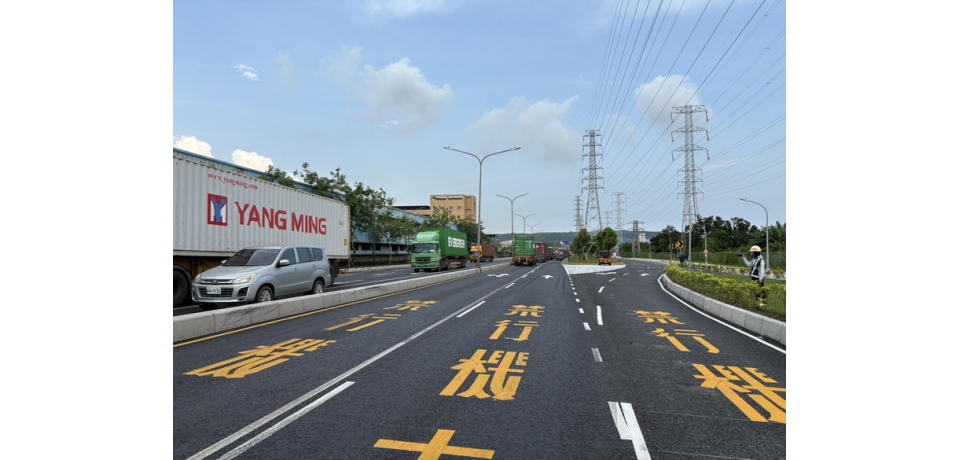 高雄港洲際貨櫃中心聯外貨櫃車專用道開放通行 提升港區交通運輸效能