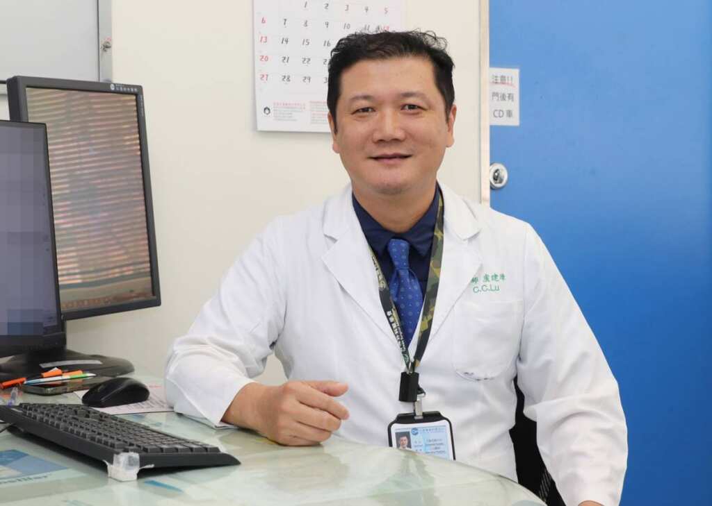 ▲盧建璋主任強調,國人罹患大腸直腸癌比例逐年增加,早期篩檢與治療方式的選擇愈顯重要。(大里仁愛醫院提供)