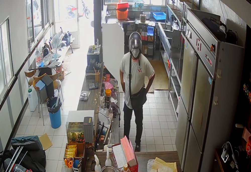 粗心女店主皮包放櫃台 囂張竊賊40秒內直接順走 246 248250721a03