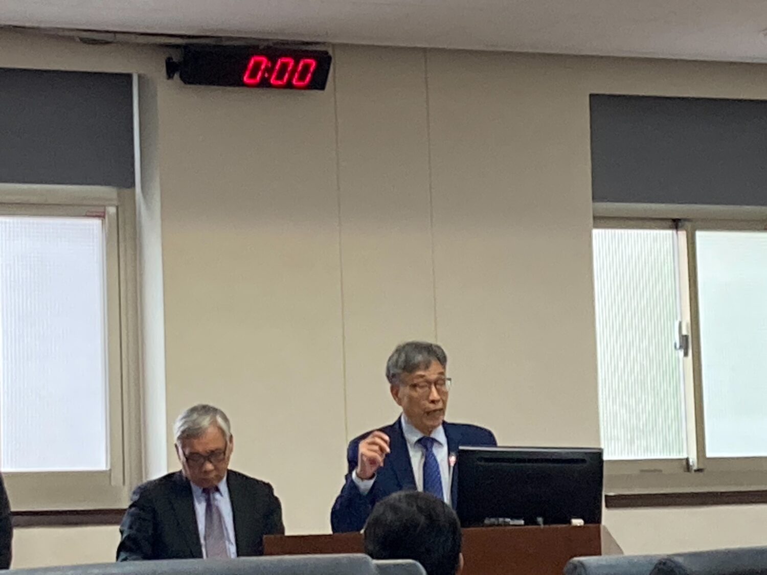 農業部長陳駿季答詢時當場承認「目前尚無預算不足問題」。(圖/張啓楷國會辦公室)