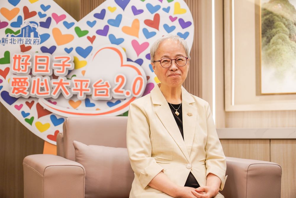 摯愛的延續  林曾翠霞、鄭玉廷捐社福專車