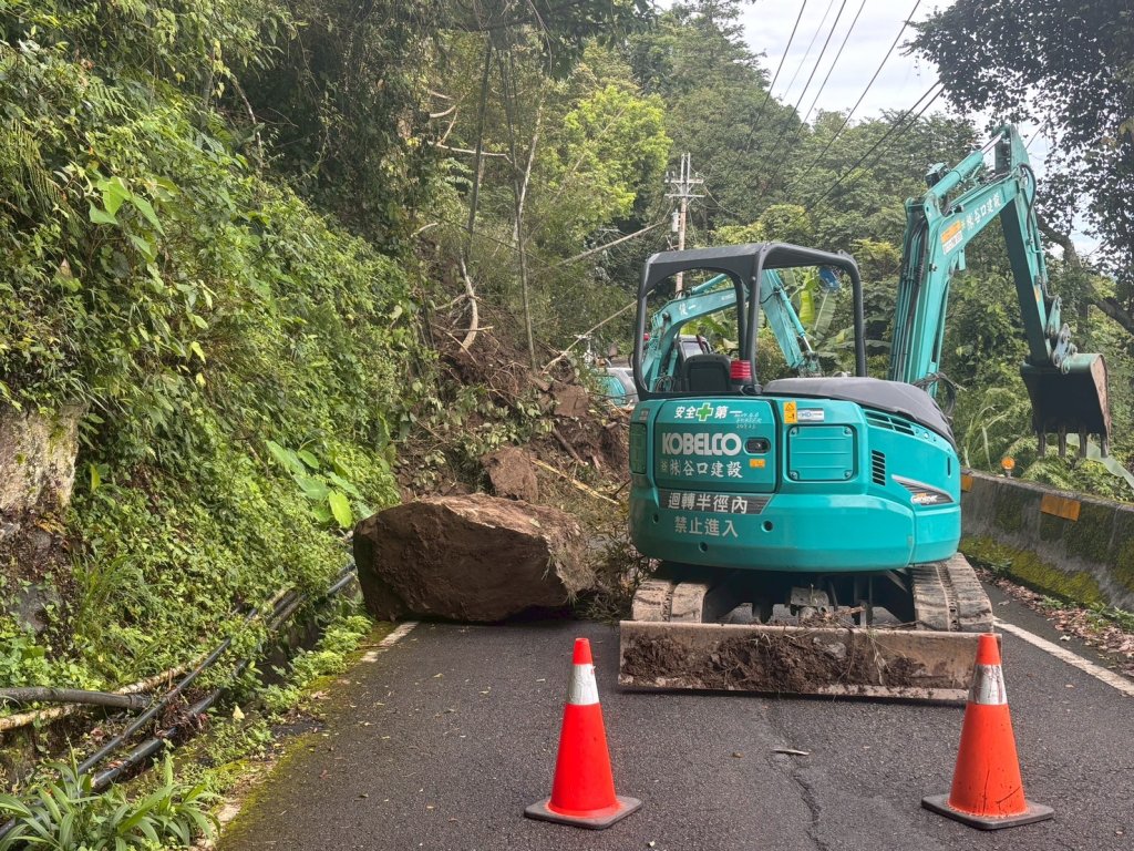 雪山路13.3k坍方交通中斷 和平分局交管通報養護單位搶通