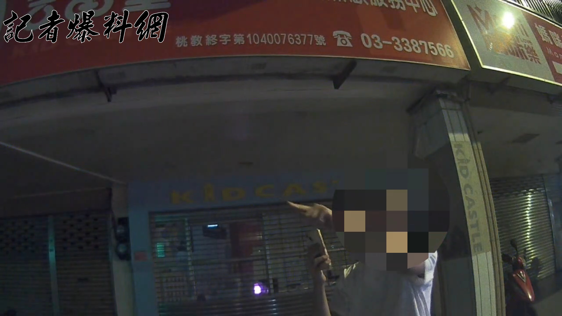 ▲黃姓男子酒後駕車紅線違停遭員警舉發,他還大言不慚嗆警「你們這組真的完蛋了」。(翻攝畫面)