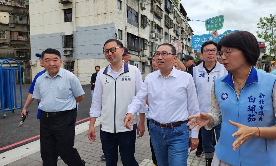 侯友宜視察康寧街第三期工程改善成果 新北落實人本環境「更好行」