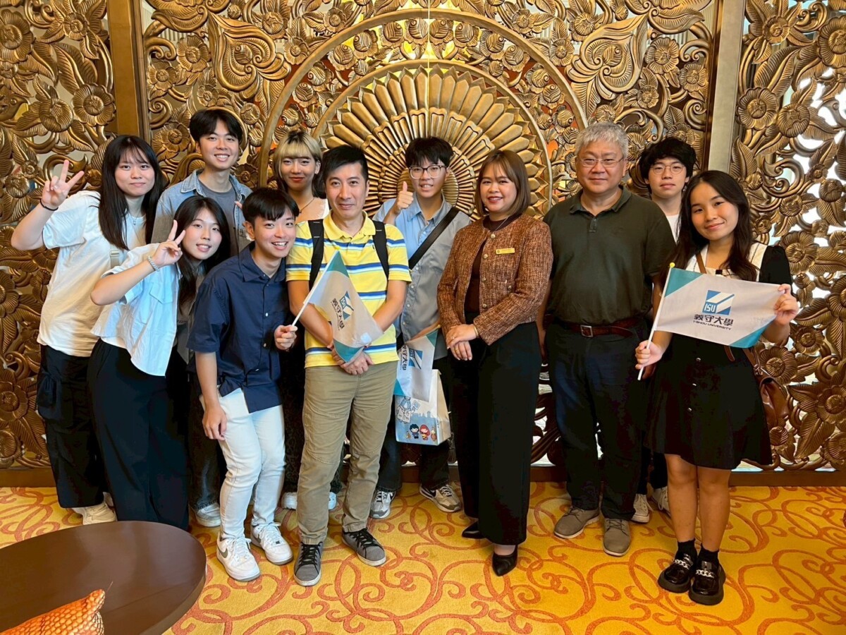 ▲義守大學學生參訪清邁香格里拉飯店，與培練暨品質提升經理交流，了解國際飯店營運與人才培訓制度。