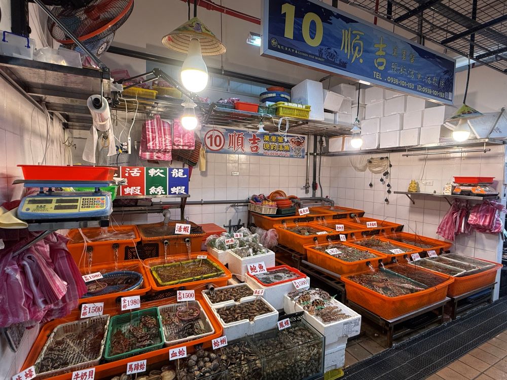 北海岸新景點 龜吼漁夫市集親子遊享美味首選 7 《圖說》龜吼漁夫市集以販售漁民捕撈的活海產為知名,為喜愛海鮮的饕客必訪景點。〈漁業處提供〉