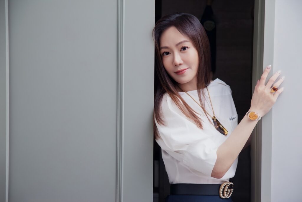 「海上黃金-琥珀」影后尹馨繼凱特王妃、劉曉慶、趙薇｜入列琥珀潮流收藏戶