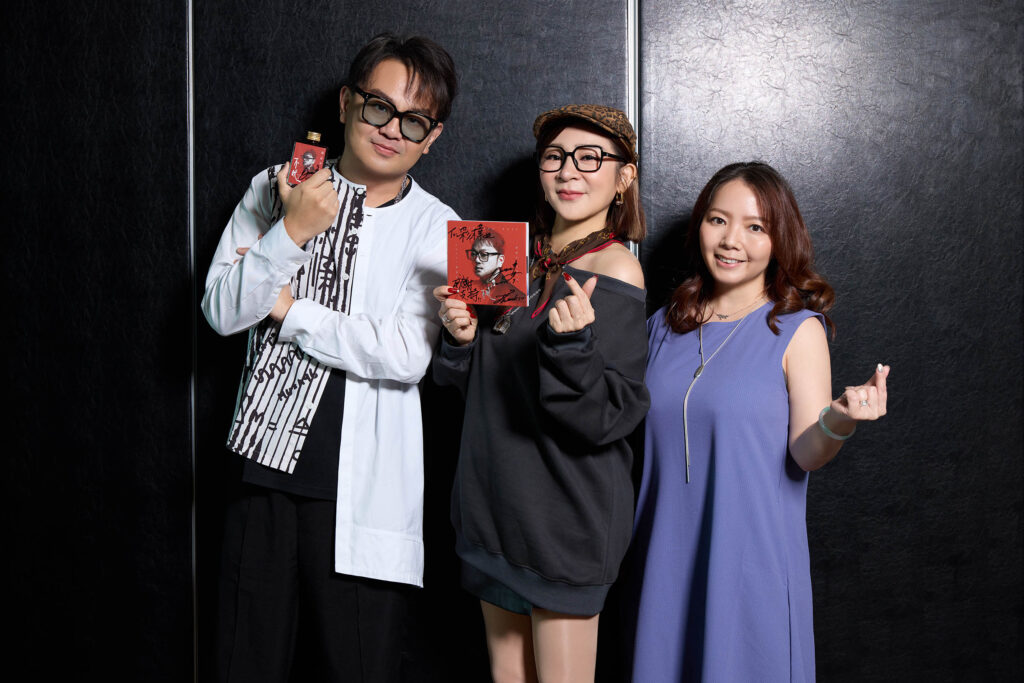國民岳母嗆聲「蛇出來喔~」!出道30年「資深新人」終圓夢,MV演技逼哭網友 35 Owen蘇震洋王彩樺愛妻Jennifer