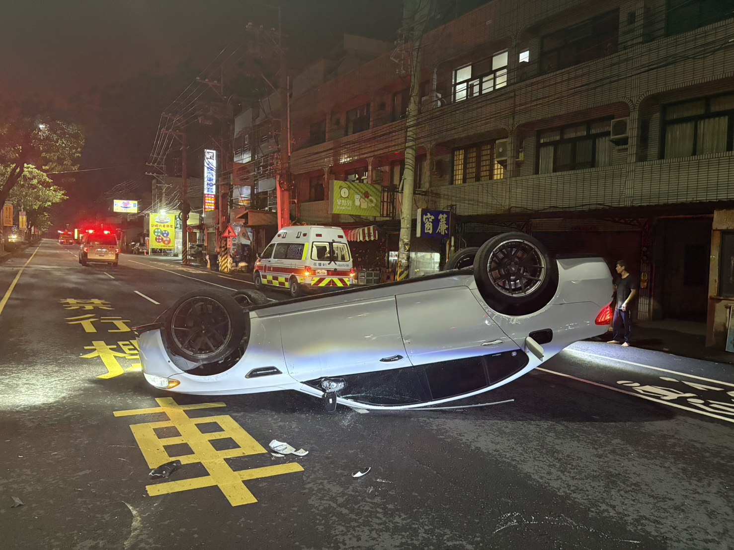 酒駕害翻車!彰化花壇男子深夜駕BMW撞安全島 酒測0.90毫克 - https://www.watchmedia01.com