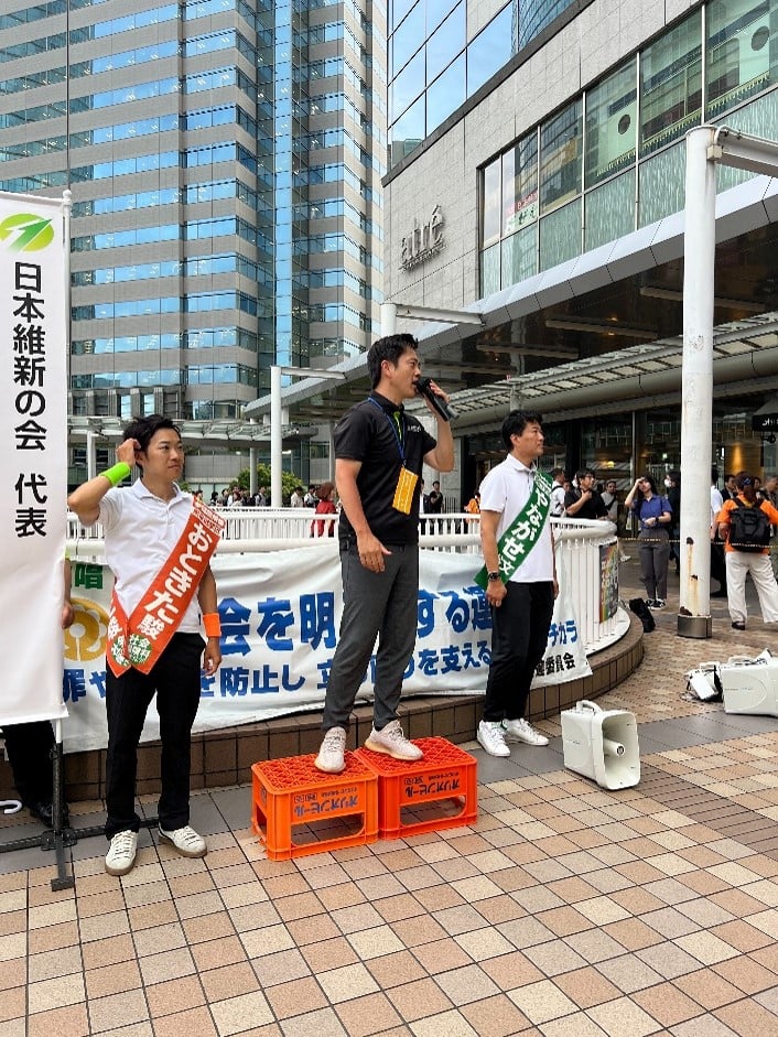 日本維新會在餐政黨、國民民主黨的競爭下，席次受到擠壓。王克殷提供