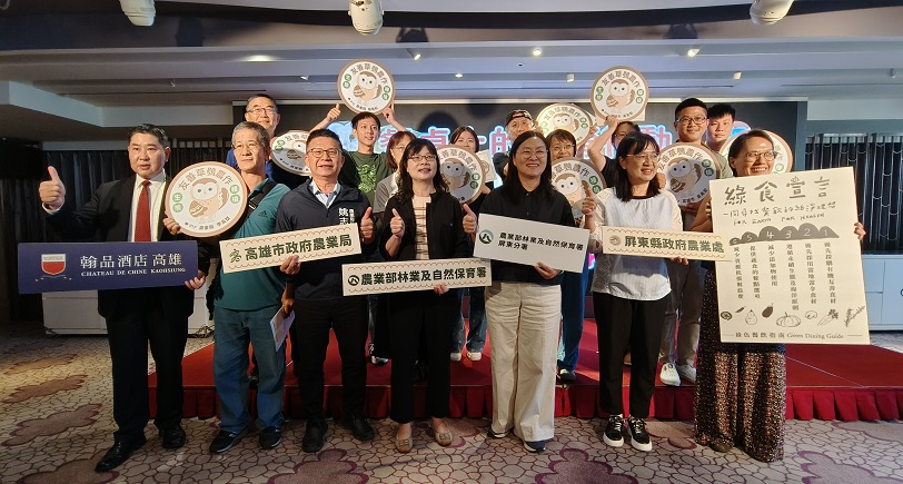 可能是 8 個人和文字的圖像