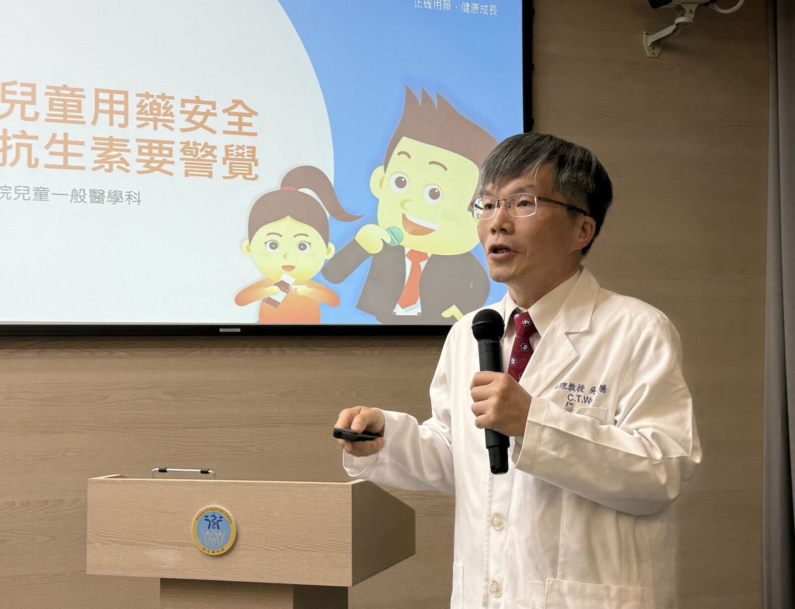阿公帶孫子燒不停「猛灌這藥」 孩子全身冒紅疹嚇壞醫師! 226 阿公帶孫子燒不停「猛灌這藥」 孩子全身冒紅疹嚇壞醫師! 225