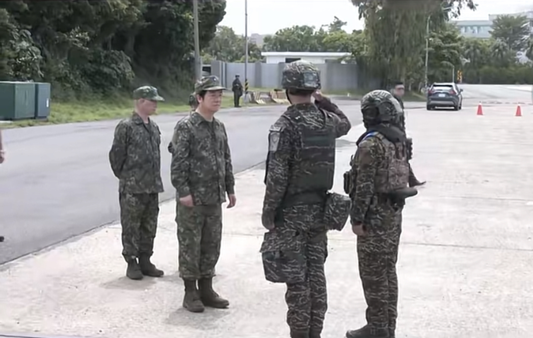 文人統帥的敬禮回禮:中華民國總統面對軍禮的規範與實務/魯云湘