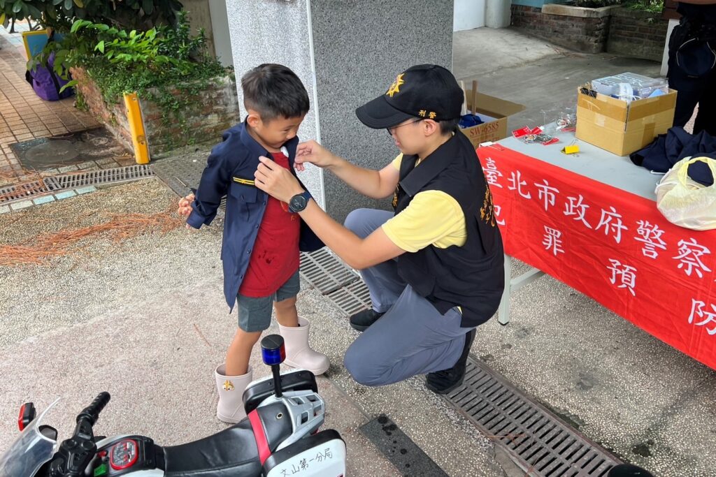 制服 警車樣樣來 文二警一日波麗士體驗 陪孩子童樂一夏 8 MEITU 20250723 105139852