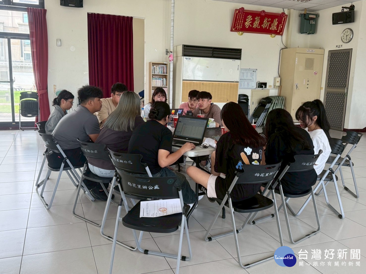 南台南家扶邀集扶助中的高中及大專生籌劃共識營，將帶領國中階段的弟妹開啟難忘的學習冒險，打造充實又有意義的夏日體驗。