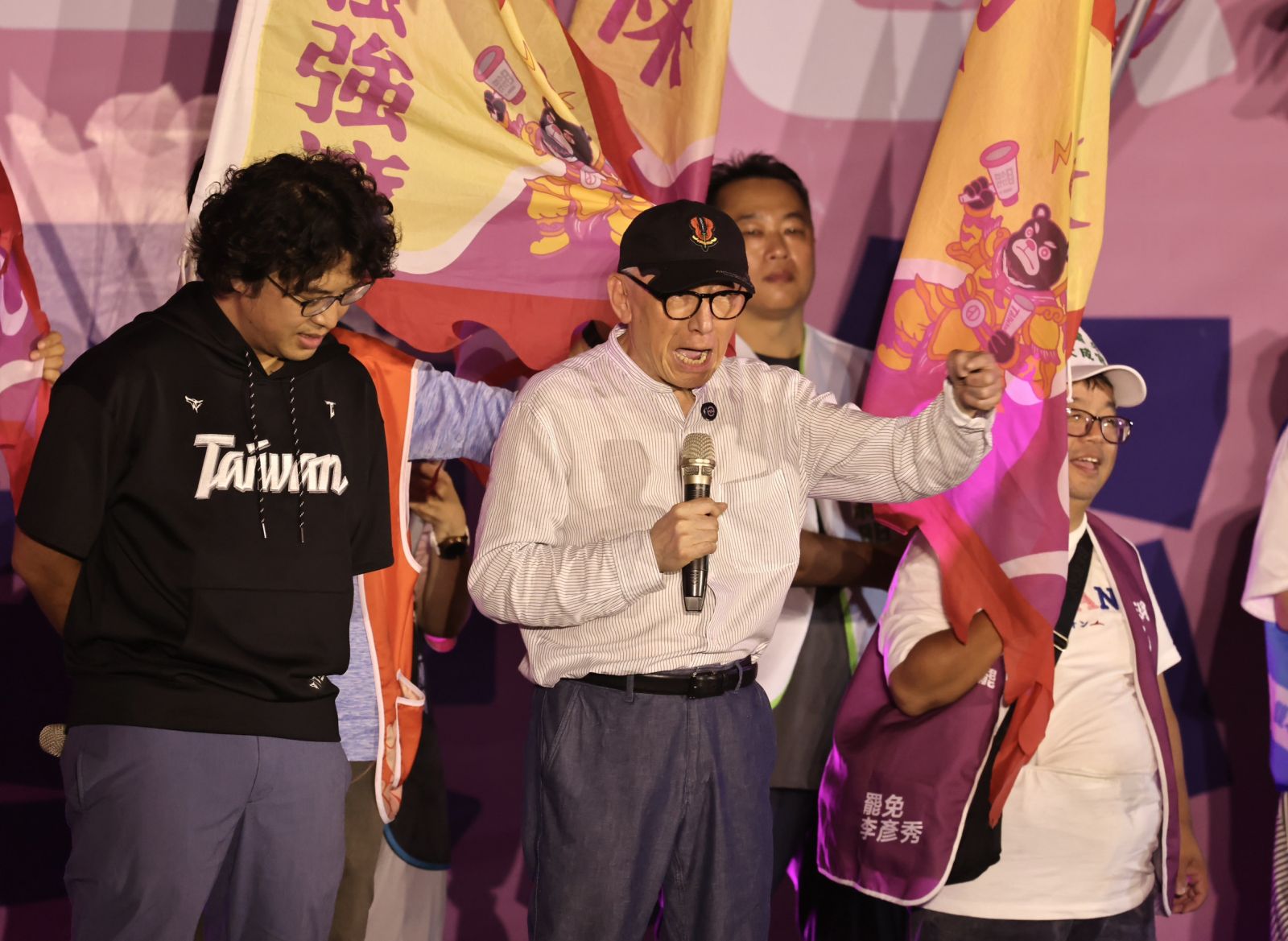 沈伯洋、曹興誠壓軸登場，呼籲讓台灣變成一個更穩固、偉大的國家。林啟弘攝