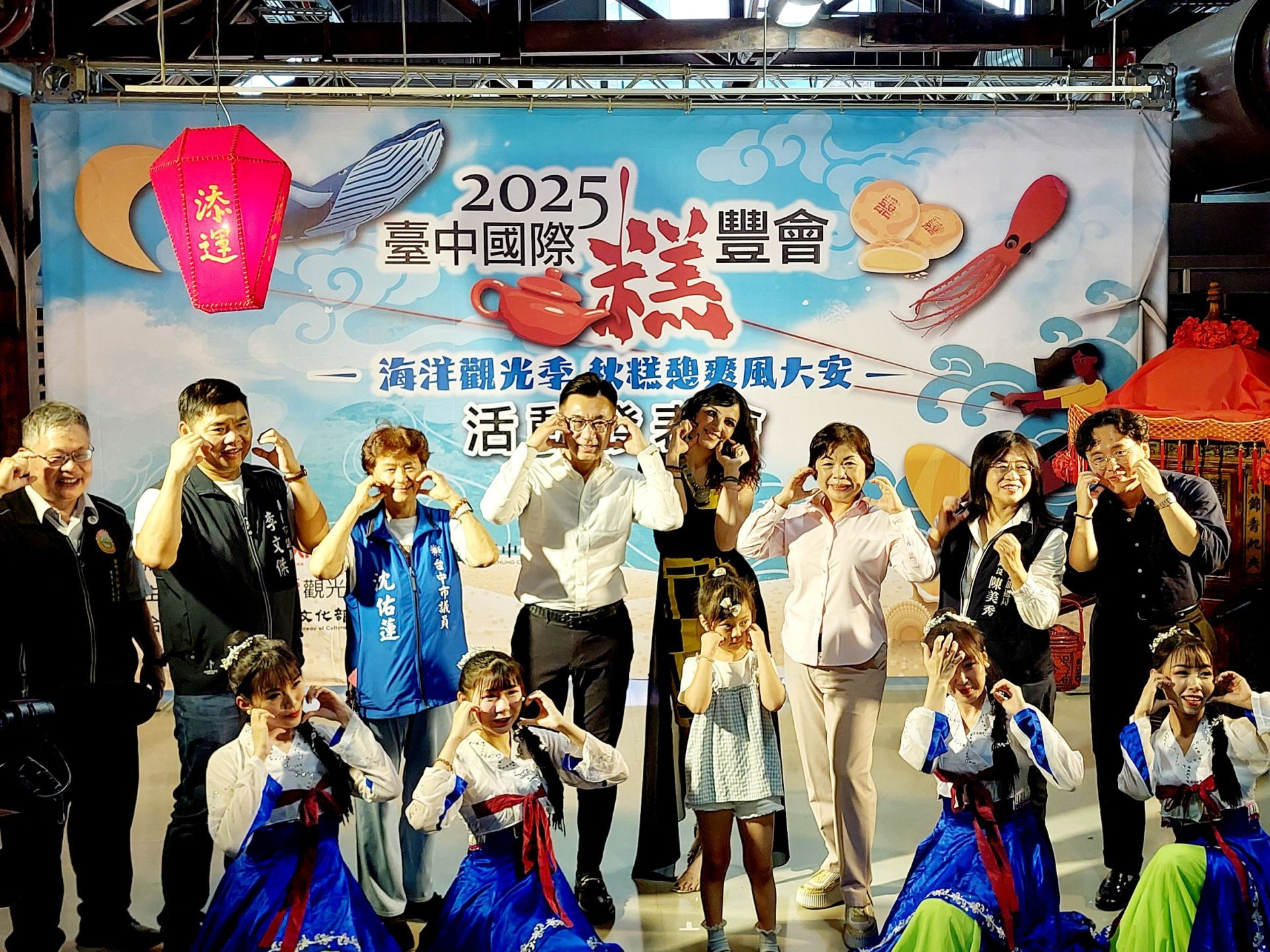 2025台中國際糕豐會盛大開幕! 巨型太陽餅壽龜吸睛、四大展區帶動海線觀光熱潮
