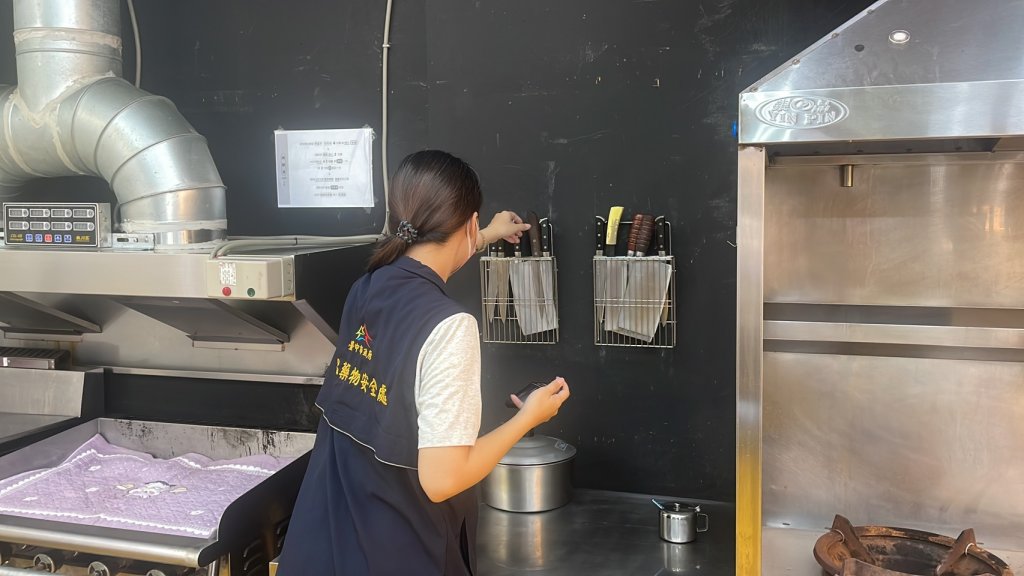 豐原烤鴨店爆食安危機!16人上吐下瀉-店家遭勒令停業
