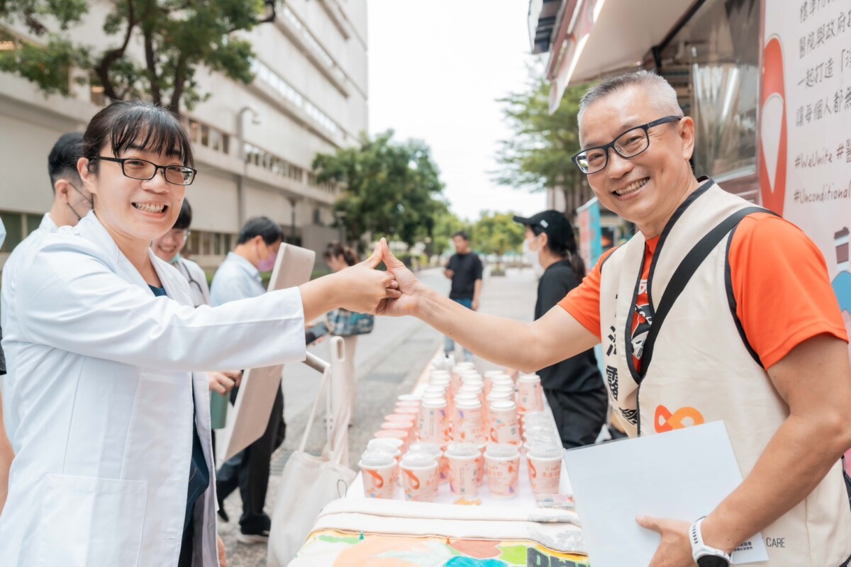 ▲圖說: 高雄長庚紀念醫院長期關注感染者醫療照護與心理需求,響應以「在U世代·We Unite」為主題的U Café應援活動。( 記者李堂安攝)