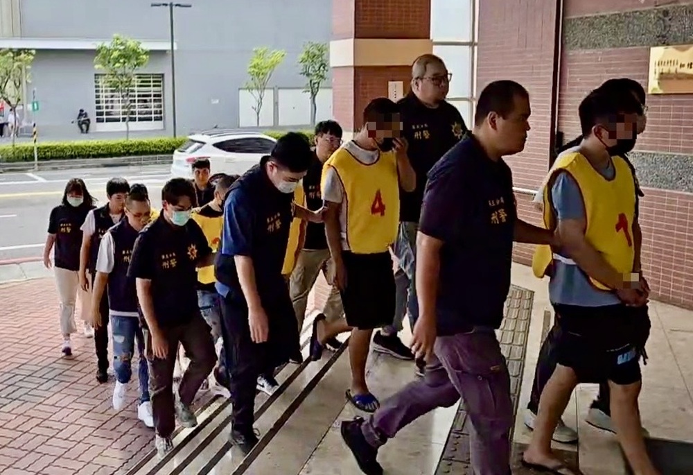 林國清坐鎮指揮掃黑打詐 南警逮375人破獲千萬贓款槍毒俱全 238 248250724a07