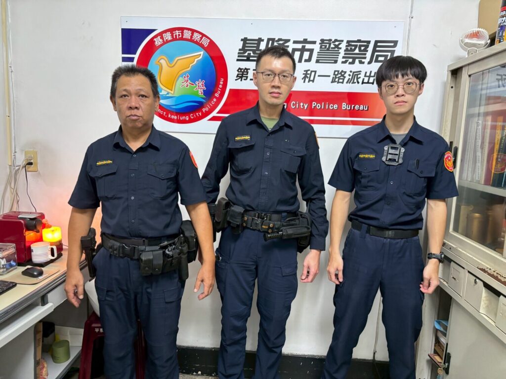 第二分局和一路派出所警員胡賢士、林星辰、呂佳駿(左至右)。(圖/記者薛秀蓮 翻攝)