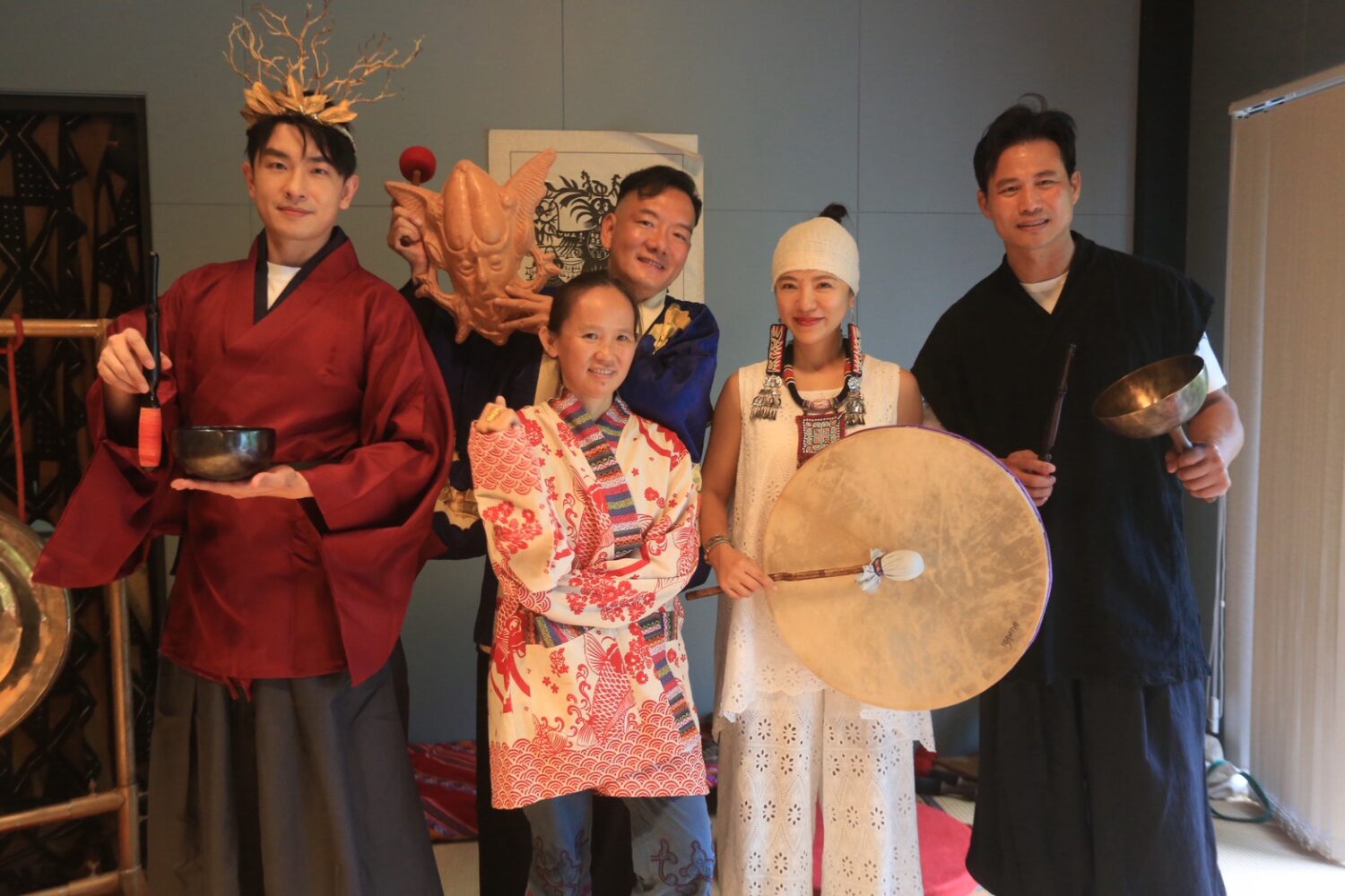 藝術家朱衍舞發起、張之愷導演執導的《2025無時間日和平慶典:零點場4|呼喚梅林・迎向新世界》,將於7月25日與26日連兩日盛大展開。(圖/唱戲世界娛樂 提供)
