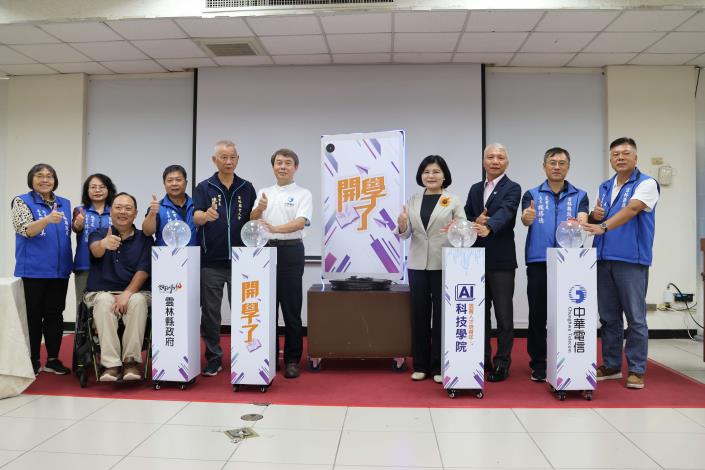 ▲雲縣數位學習種子師資班開學了，張麗善盼縮短高齡者數位落差。（記者劉春生攝）
