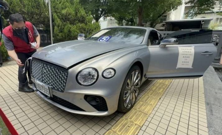 兩輛千萬名車首拍流標            八月五日將進行第二拍