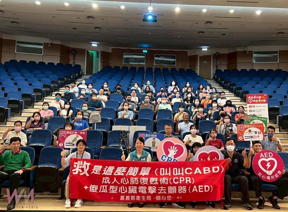 嘉義縣衛生局為強化社區急救能量、提升民眾緊急應變能力,積極推動CPR+AED訓練及安心場所認證。(圖/嘉義縣政府提供)