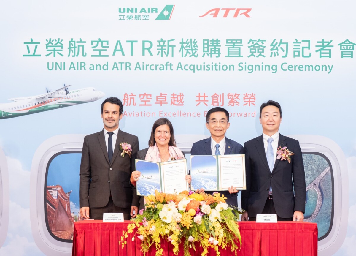 ▲圖說： 圖說一： 立榮航空林志忠董事長(右二)與ATR執行長Nathalie Tarnaud Laude(左二)共同簽署19架ATR 72-600新機採購合約，邀請交通部陳世凱部長(右一)及ATR資深副總裁暨商務長Alexis Vidal(左一)共同見證。 。( 記者李堂安攝)