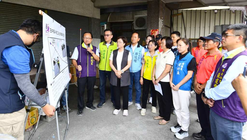 ▲彰化縣長王惠美24日上午前往田中鎮視察斗中路二段、和平路道路改善工程,縣府投入1,181萬元辦理改善工程,希望儘速完成道路改善,讓鄉親出入更加安全。 (彰化縣政府提供)
