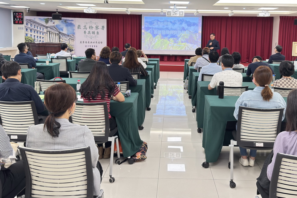 綠能無法承擔穩定基載電力 童子賢最高檢開講推核綠共存 190 綠能無法承擔穩定基載電力 童子賢最高檢開講推核綠共存 189