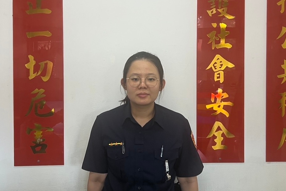 孩童離家路口徘迴 萬華警暖心助返家 1 陳嘉倩 2