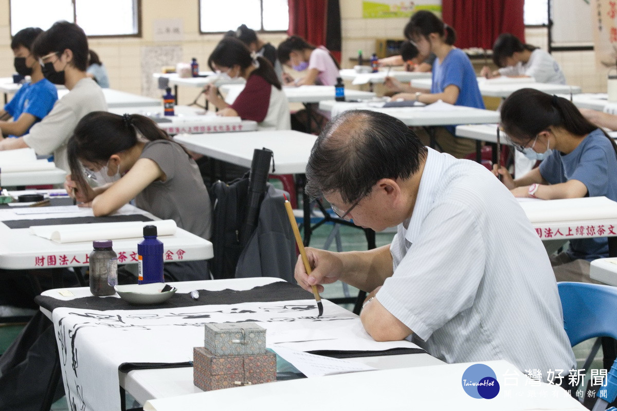 社會組第一名柯榮忠運筆蒼勁。(上緯基金會提供)