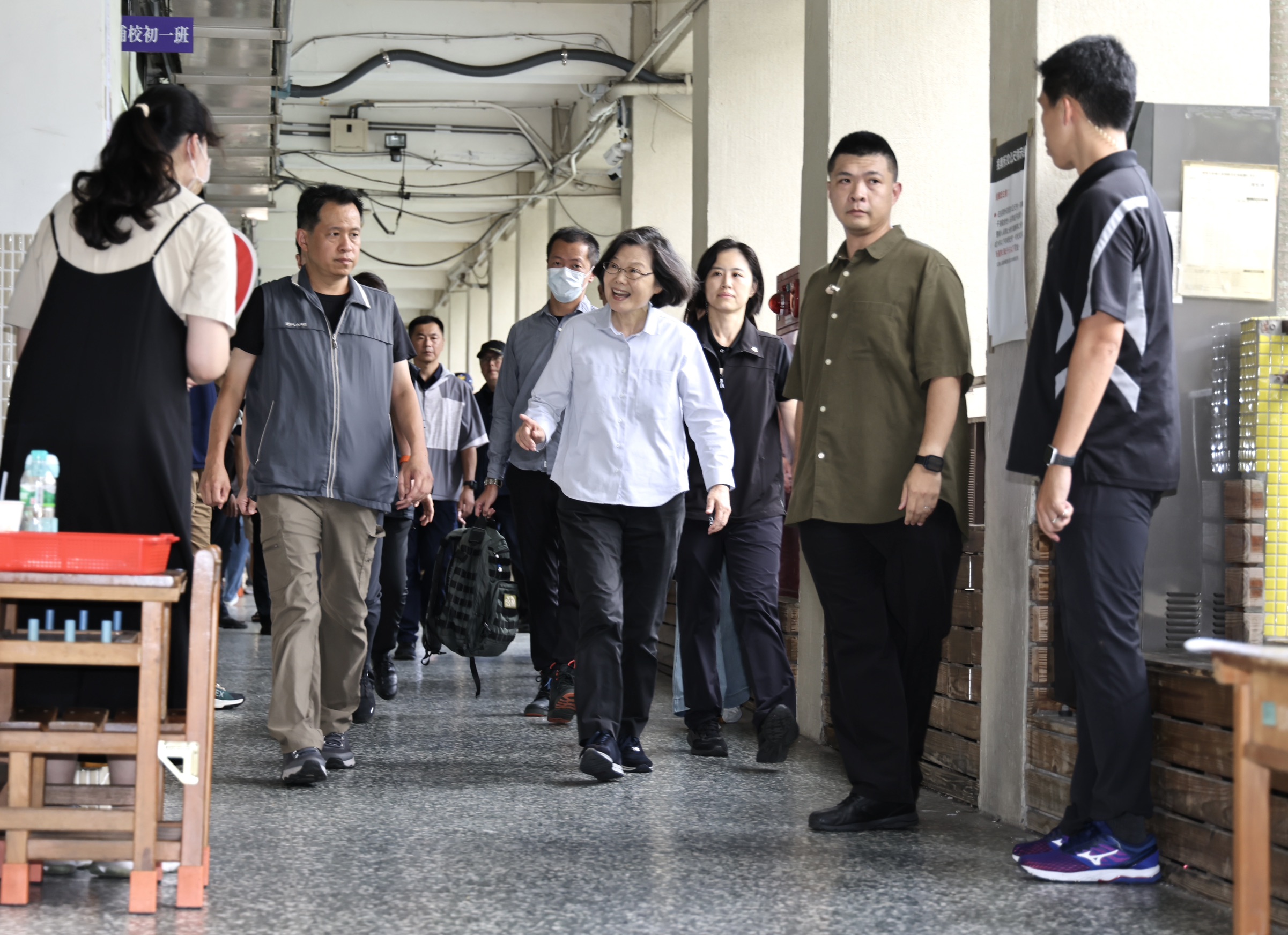 前總統蔡英文於下午1時許現身台北市大安區建安國小投票。林啟弘攝
