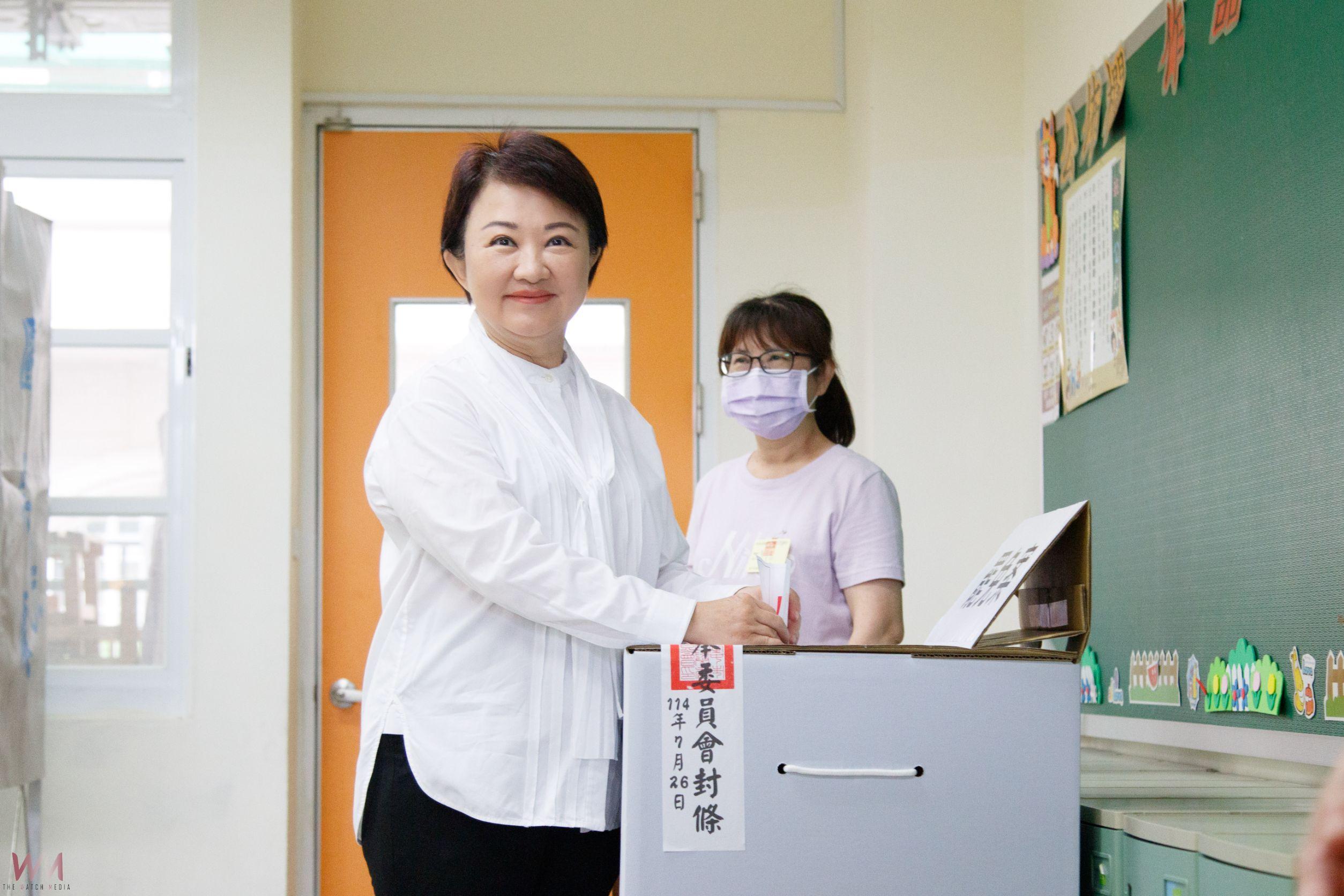 台中市第4、5、6選區罷免案投票今7/26登場 盧秀燕赴健行國小投票 - https://www.watchmedia01.com